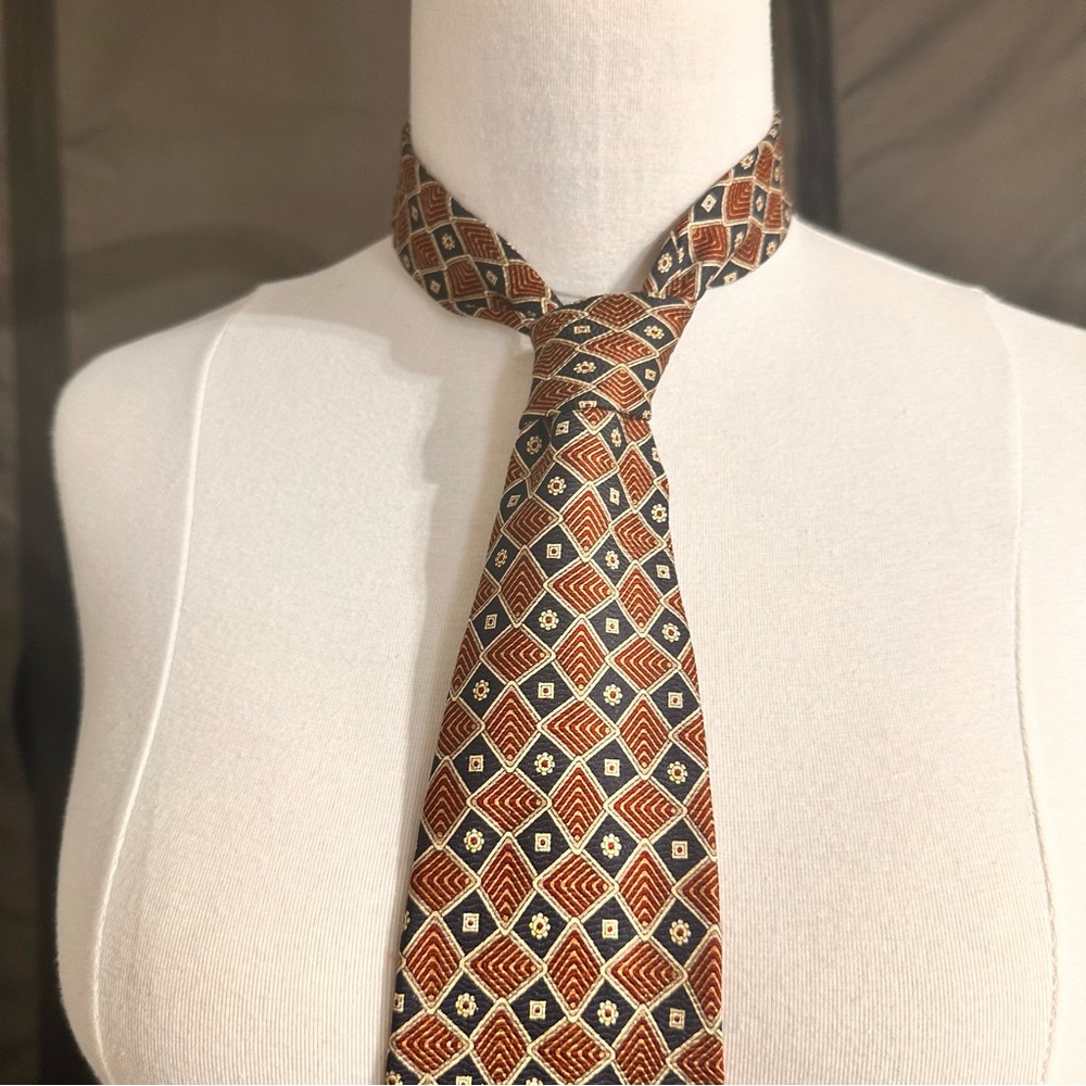 Geometric Patterned Tie in Brown and Gold Geoffrey Beene Tie Geometric